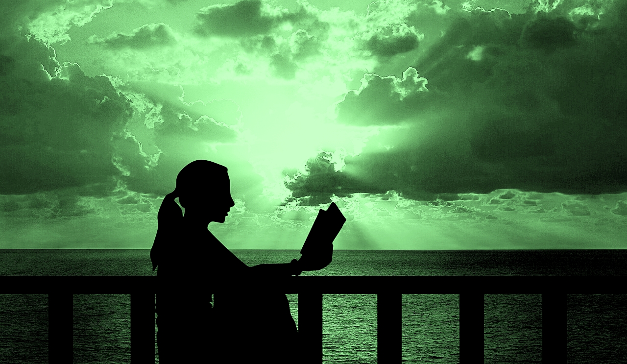 femme livre web